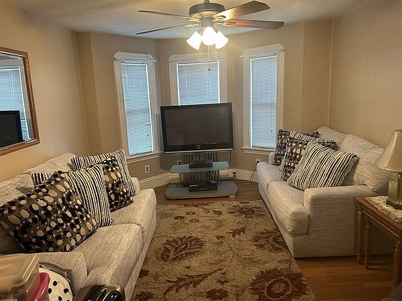 3rd image of 33 Nichols St