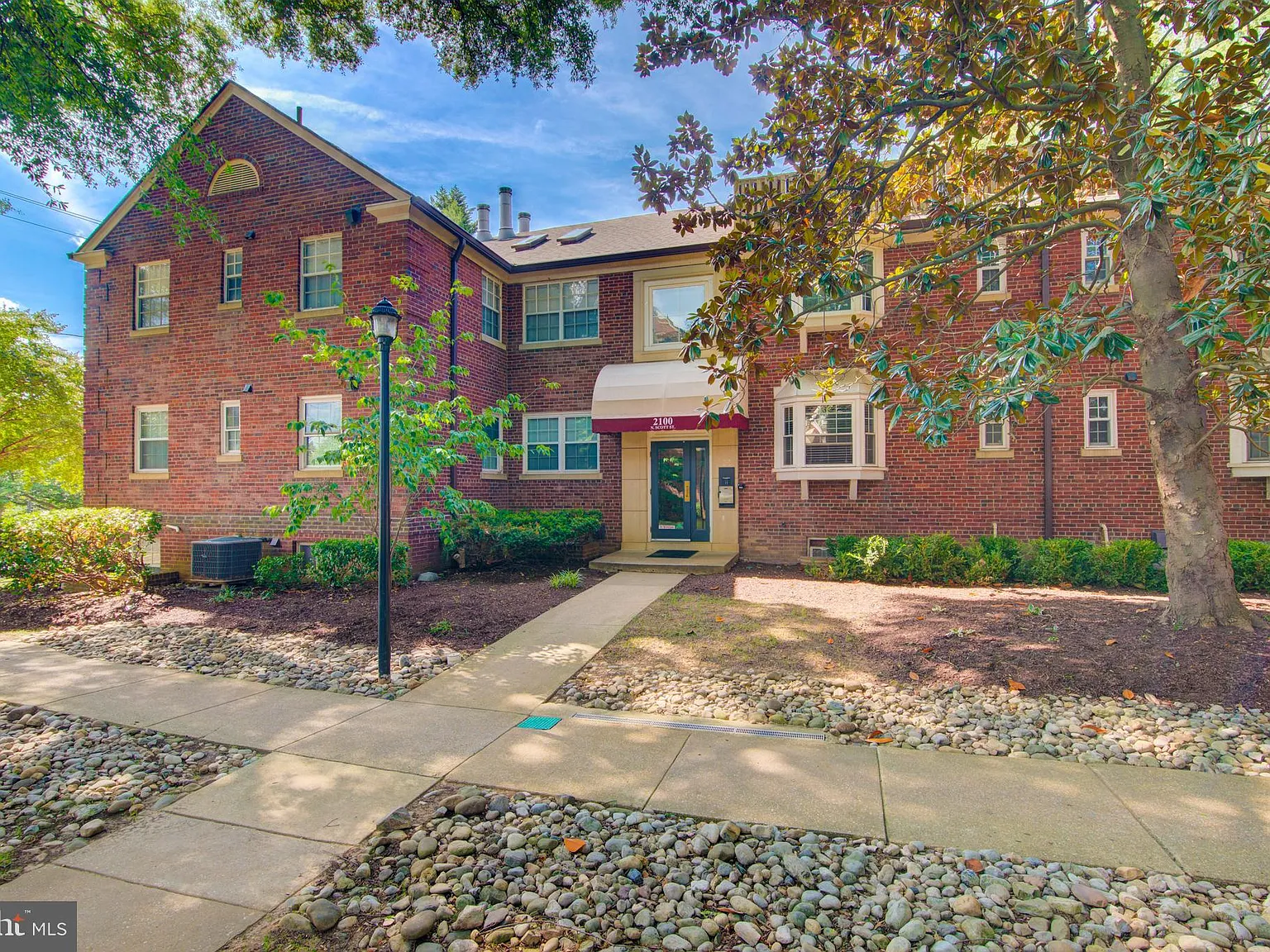 1 bed, 539 sqft, $1,925 — Photo 2