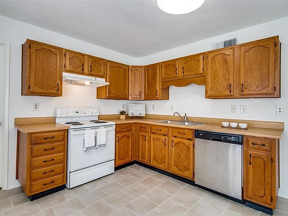 2nd image of 7932 Hook Dr