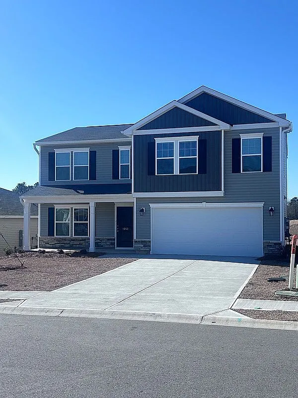 4 bed, 2.5 bath, 2174 sqft, $2,400 — Photo 1