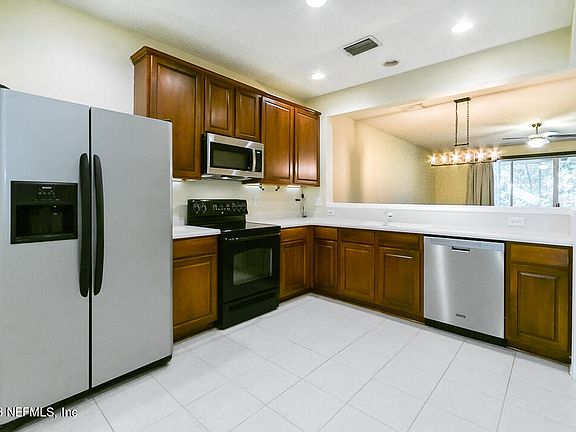 5th image of 13275 STONE POND Drive