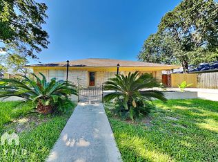 101 Live Oak St, Baytown, TX 77520