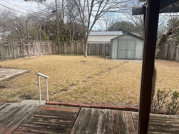 5th image of 2113 La Porte Dr