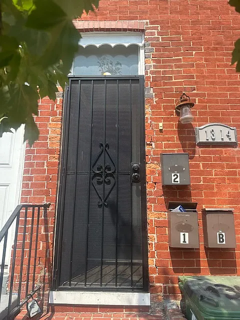 2 bed, 1.5 bath, 700 sqft, $1,200 — Photo 2