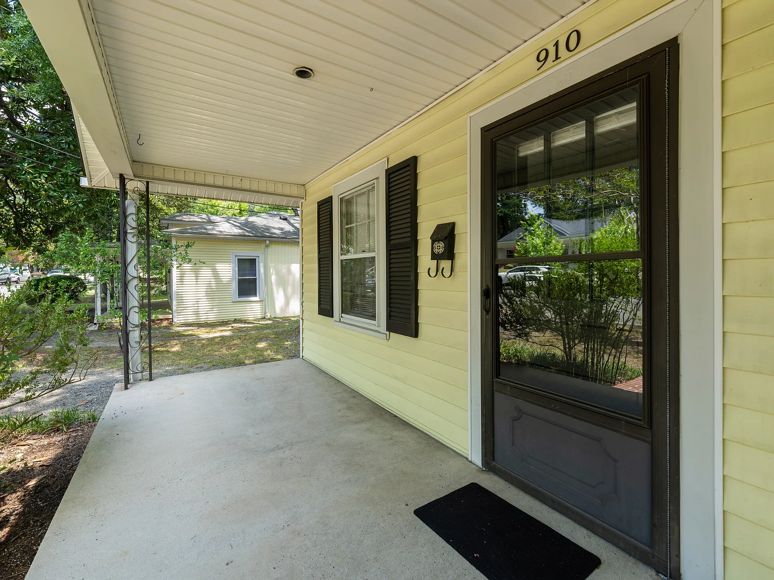 2 bed, 1080 sqft, $2,400 — Photo 3