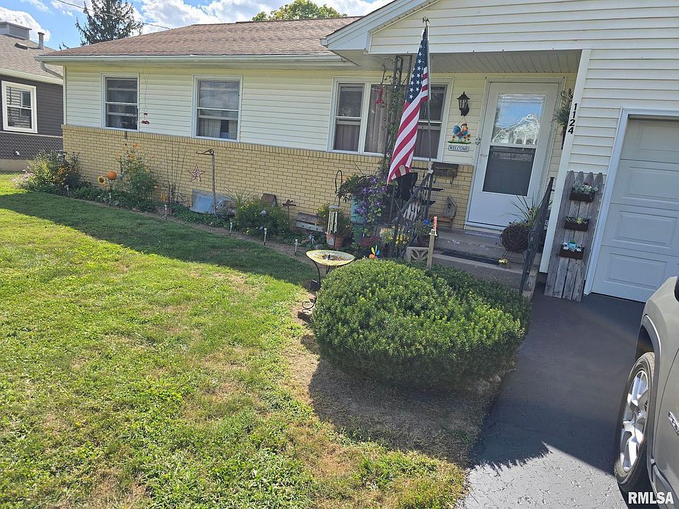 1st image of 1124 S Illinois St