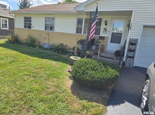 1124 S Illinois St, Lewistown, IL 61542