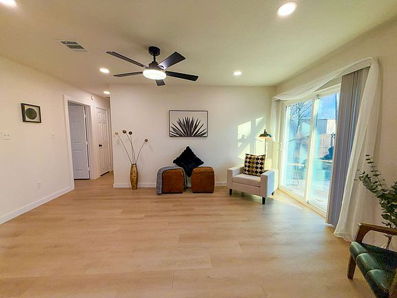 5th image of 308 E Bourn St