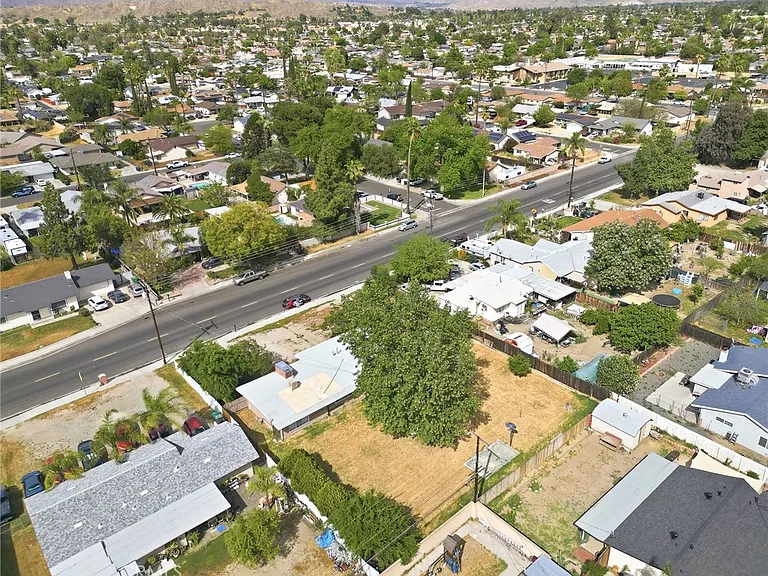40861 Whittier Ave — Photo 37