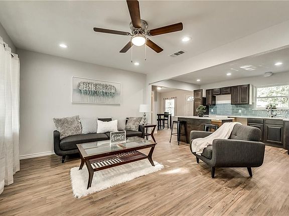 3rd image of 1002 Appleblossom Ln