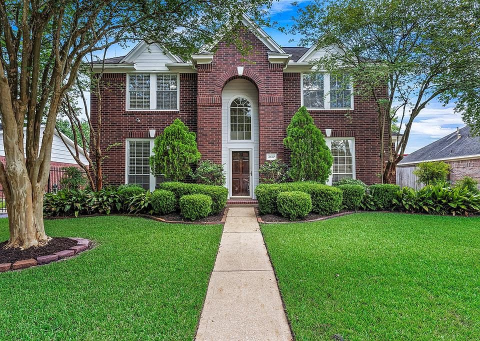 1st image of 3012 Oak Creek Dr