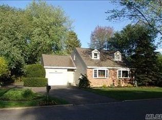 7 Berkley Pl, Smithtown, NY 11787