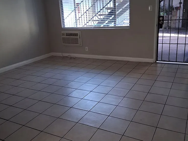 Renovated 2 Bedroom 1 Bathroom — Photo 18