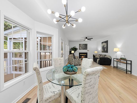 4th image of 300 New Parkside Dr