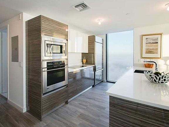 2nd image of 460 NE 28th St #3201RT