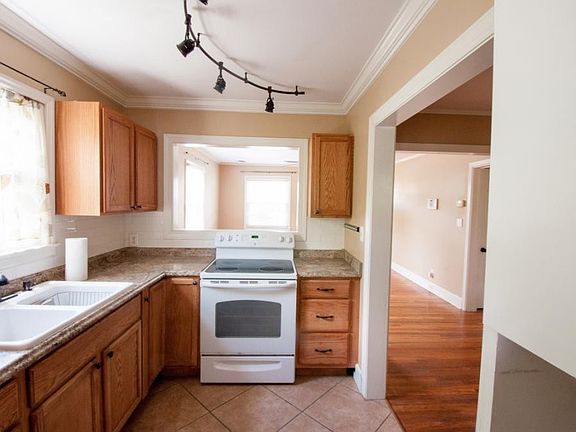 4th image of 215 Chilhowie W