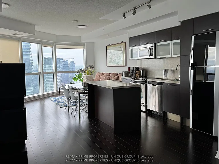 386 Yonge St #5316 — Photo 6