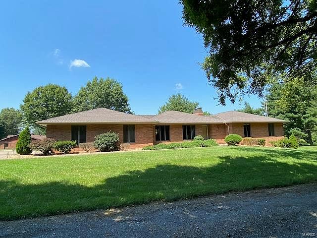 1st image of 225 Village Dr