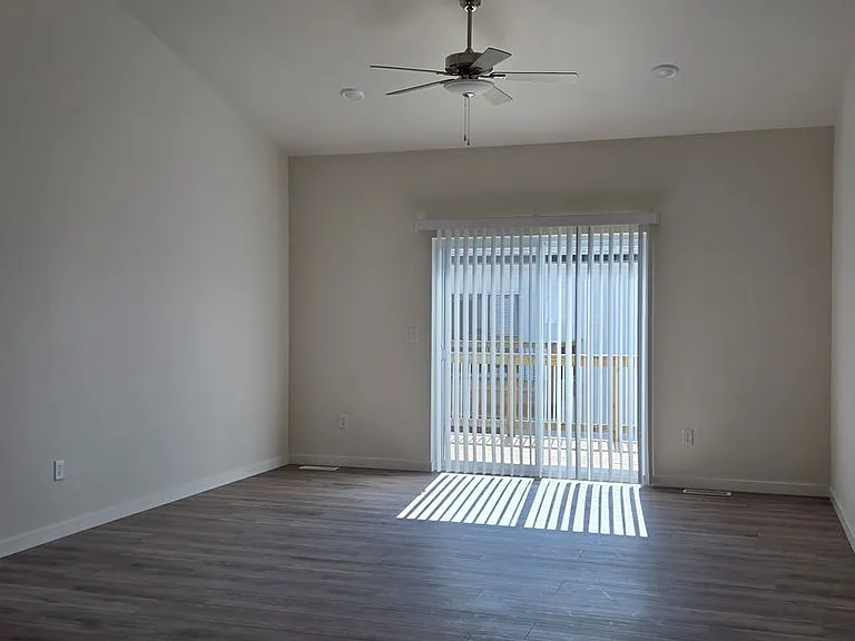 1609-1615-1654 Aspen Ct — Photo 9