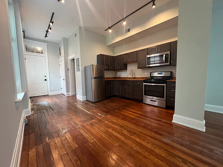 1612 Elm St #2R — Photo 8