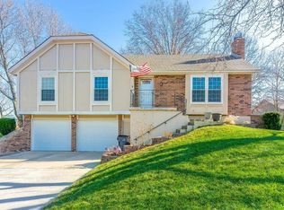 212 S Brittany Dr, Olathe, KS 66061
