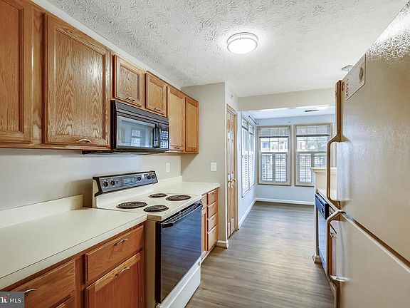 5th image of 903 Blue Leaf Ct #6-1D
