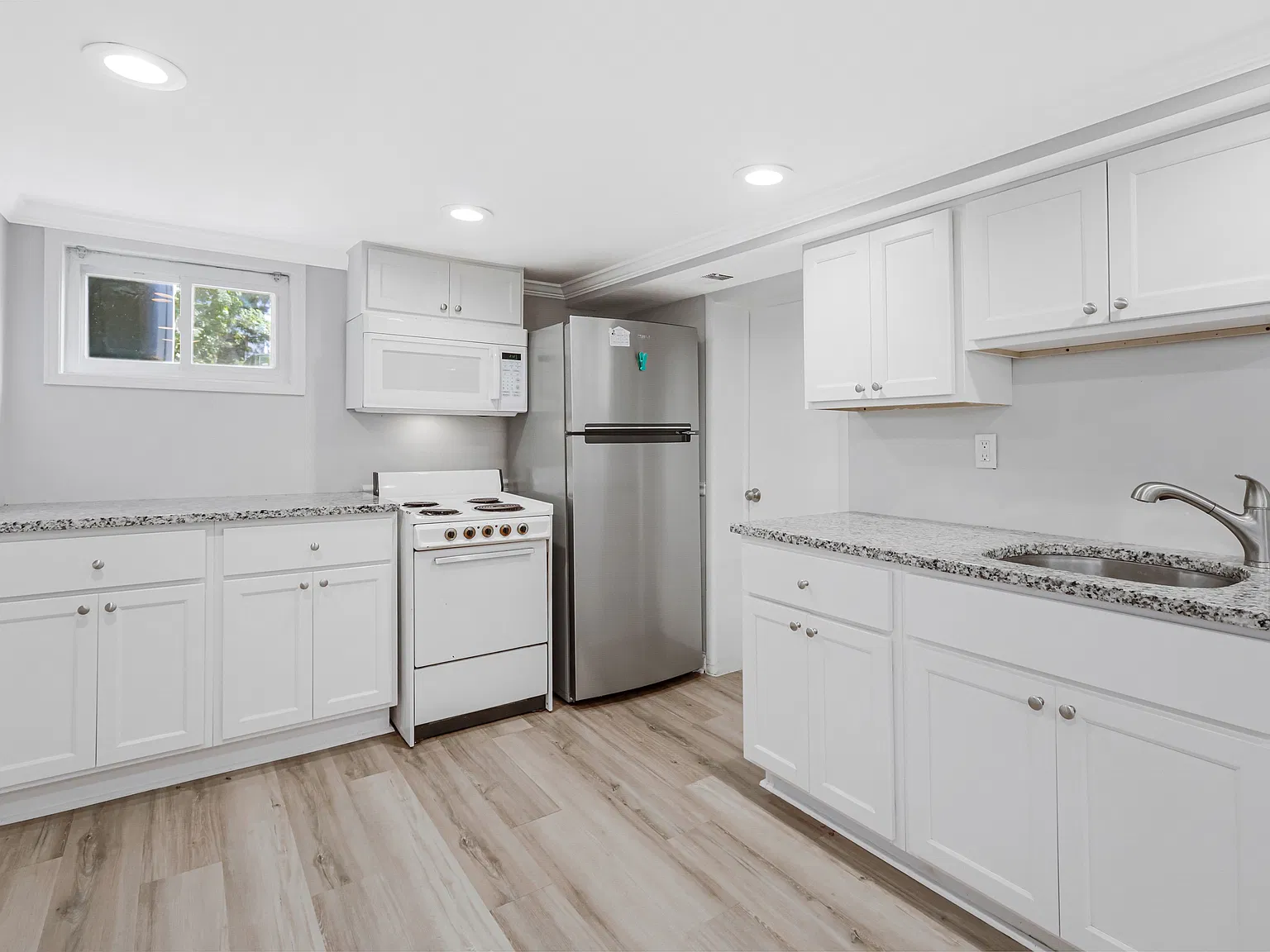 2 bed, 824 sqft, $1,995 — Photo 3