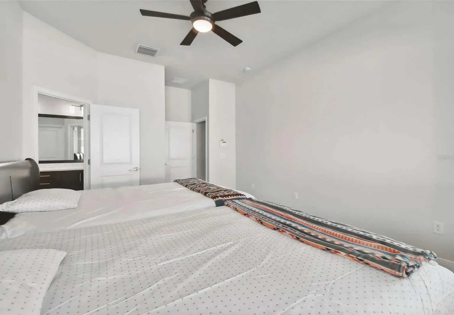 3 bed, 2200 sqft, $3,350 — Photo 4