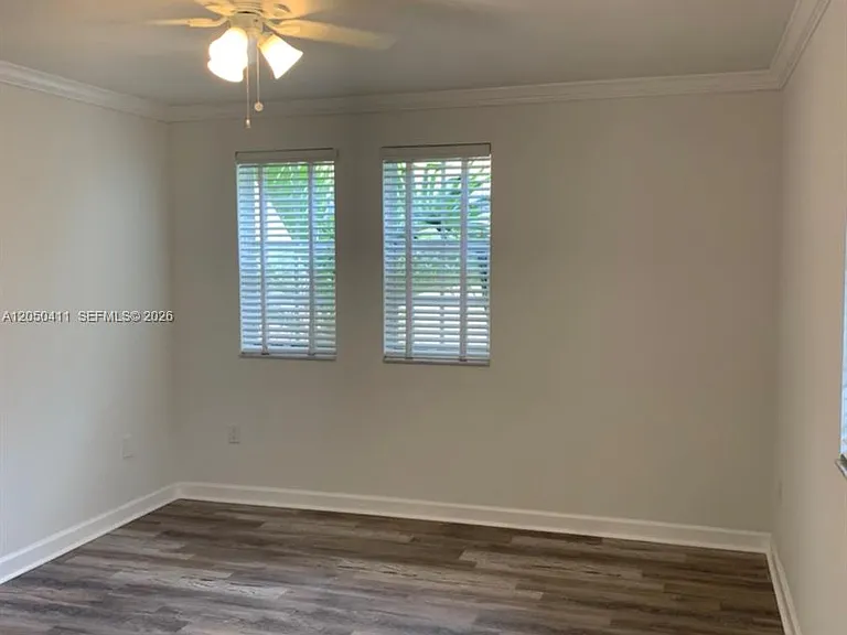 322 Navarre Ave — Photo 9