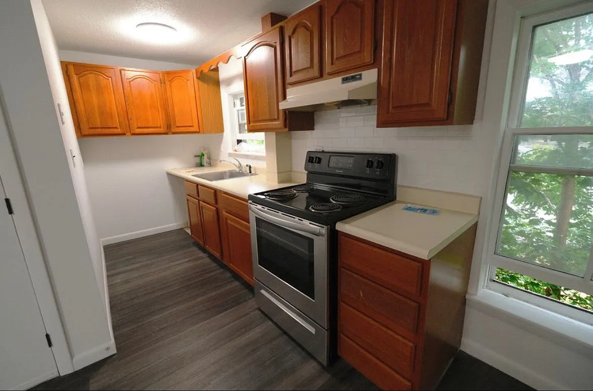 Building Photo - 56-56A Pleasant St #1