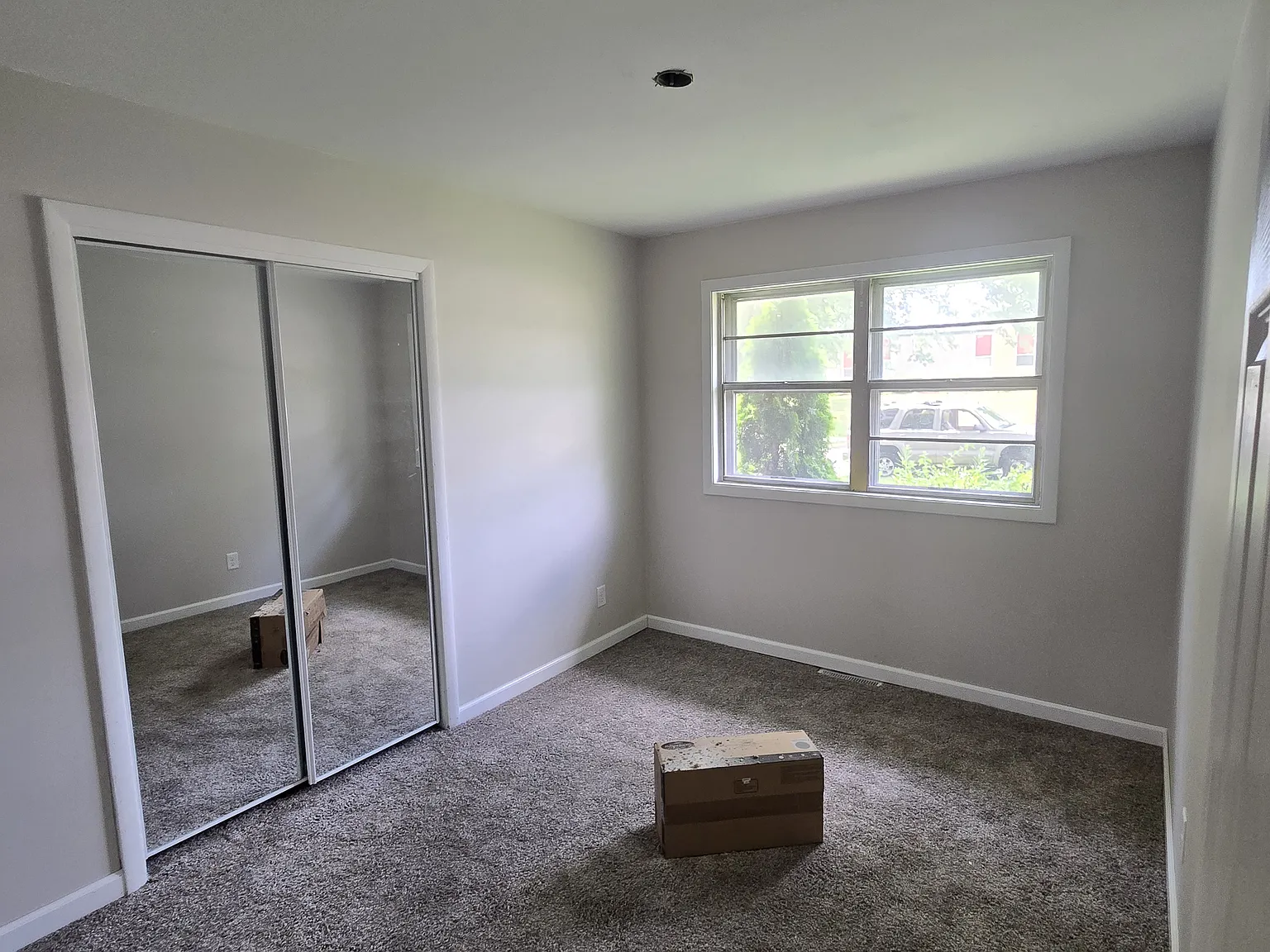 3 bed, 988 sqft, $1,800 — Photo 3