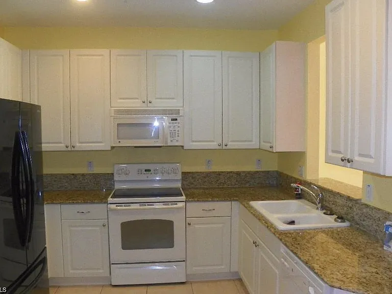 1400 Mariposa Cir #104 — Photo 4
