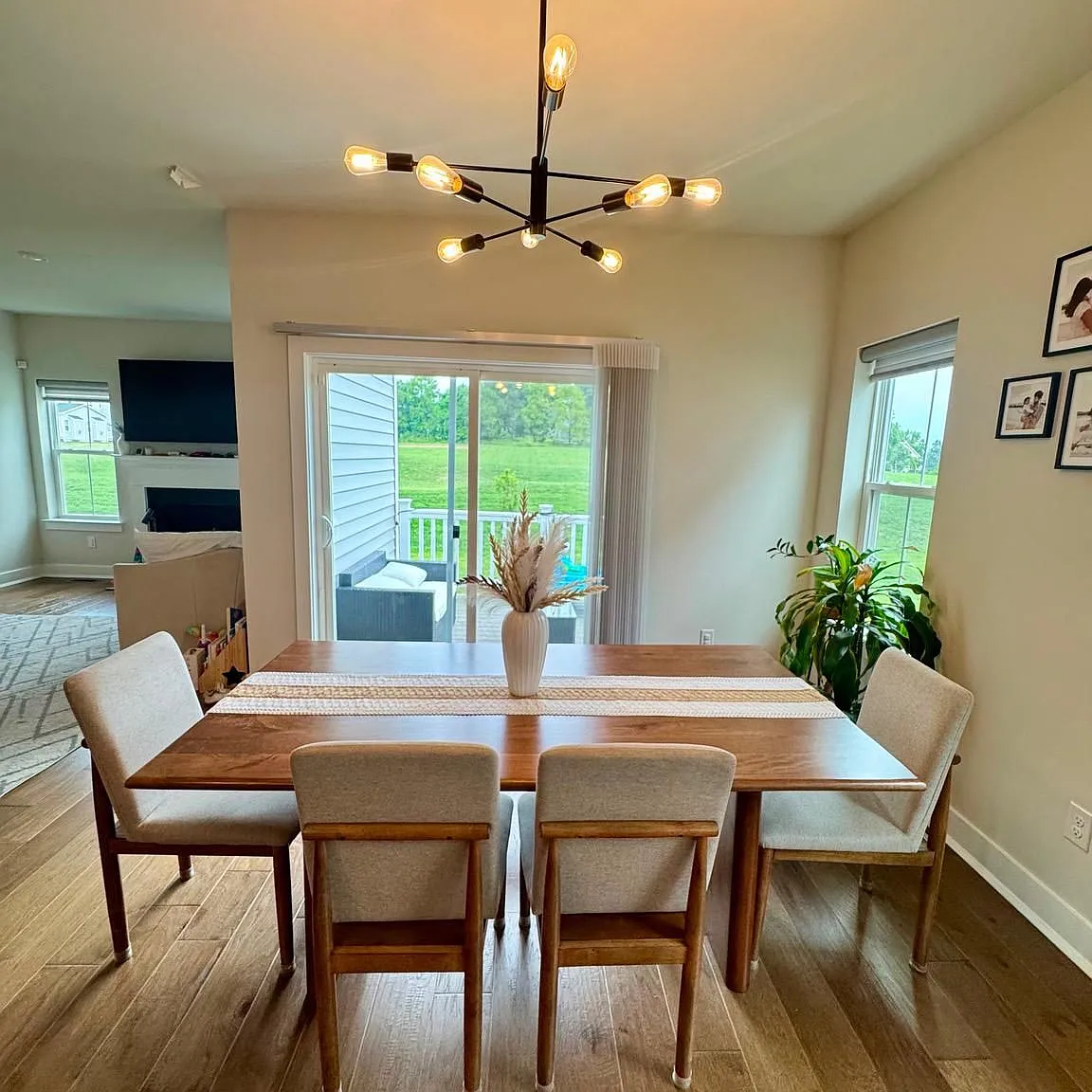 3 bed, 2.5 bath, 2450 sqft, $3,595 — Photo 3