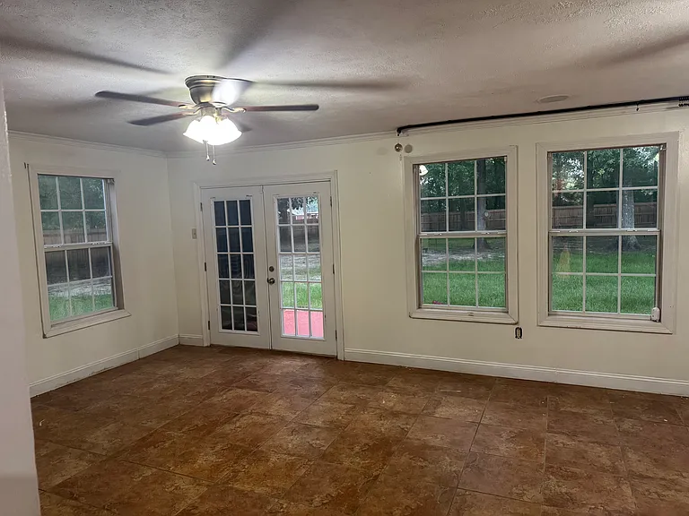 1050 Gage Dr — Photo 16