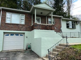 102 W Fairview St, Mohnton, PA 19540