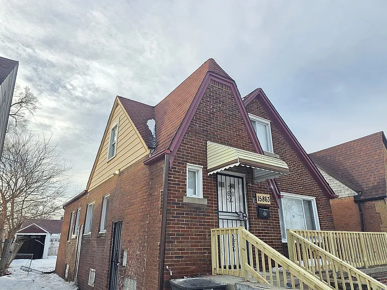 15863 Sorrento St — Photo 2