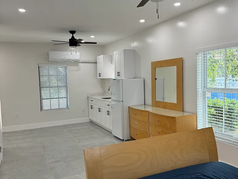 721 NW 12th Ct — Photo 2