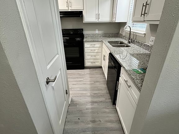 3rd image of 2103 N East Oaks Dr #2103