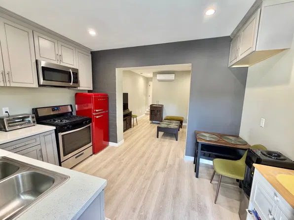 10250 Woodward Ave, Sunland, CA 91040