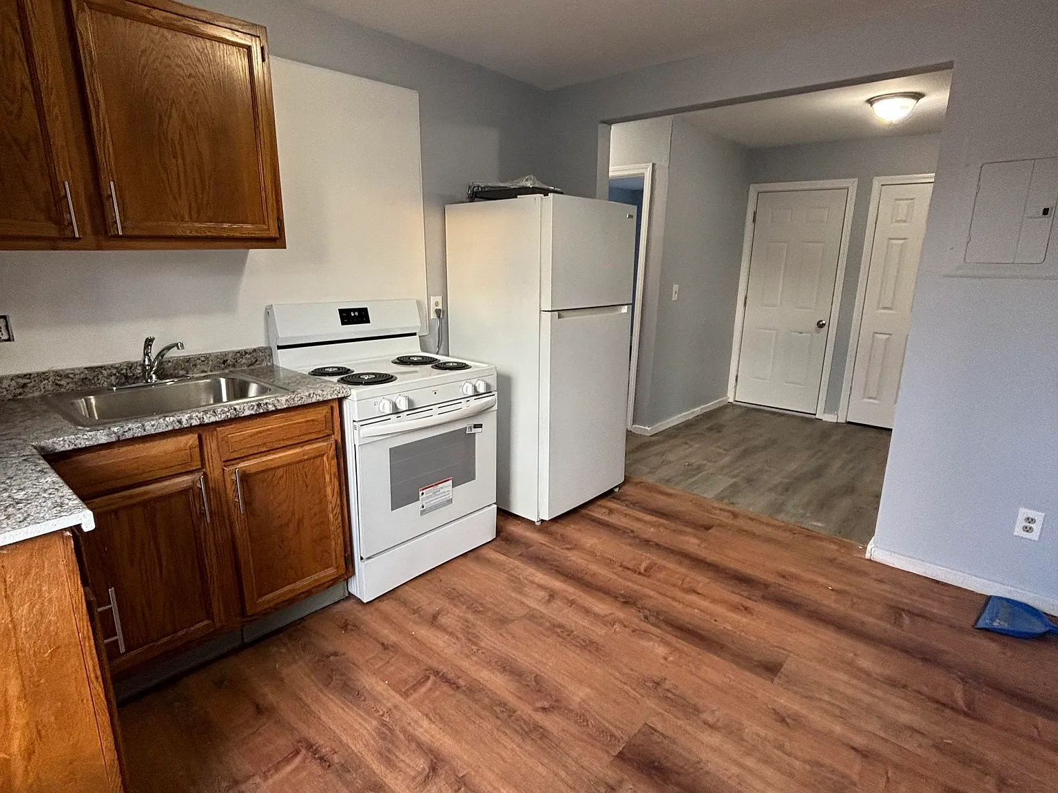 2 bed, 850 sqft, $1,700 — Photo 2