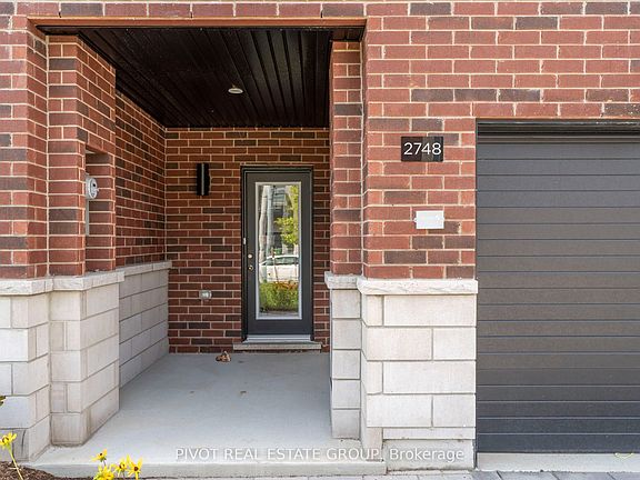 3rd image of 2748 Lawrence Ave E