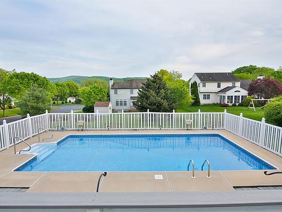 4th image of 4003 Towpath Cir W
