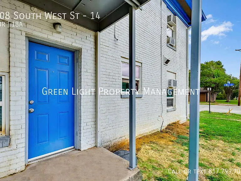 308 S West St #14 — Photo 7