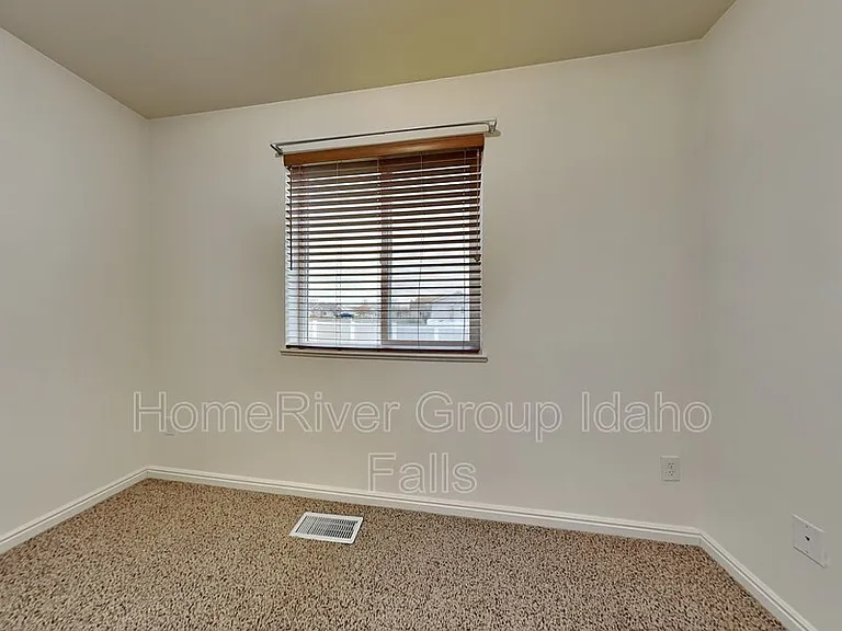 390 Bridger Dr — Photo 16