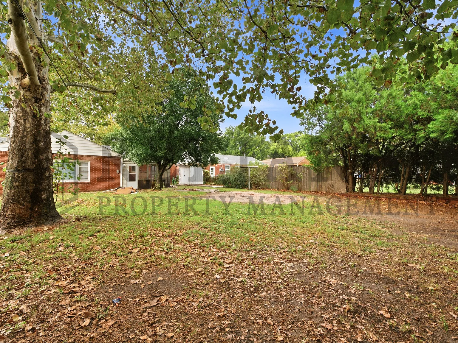 1321 Donnell Street - 1 — Photo 3