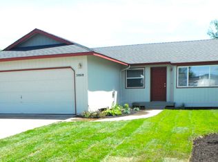 3050 SW Pumice Pl, Redmond, OR 97756