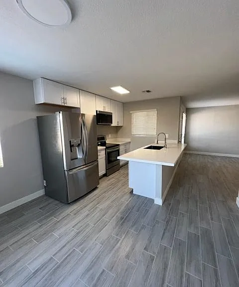 427 W Pontiac Dr #1 — Photo 1