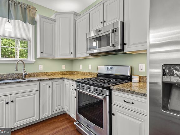 4th image of 37920 Mohawk Dr