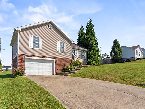 2nd image of 320 Woodland Ln