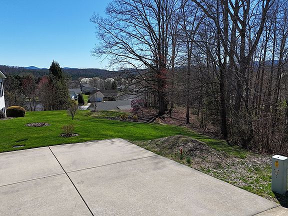 3rd image of 91 Peyton Dr